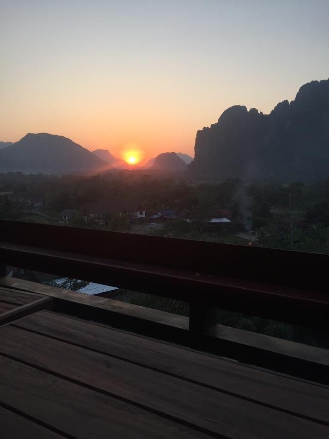 เมาน์เท็น วิว ริเวอร์ไซด์ บูทิก โฮเต็ล Hotel วังเวียง ภายนอก รูปภาพ