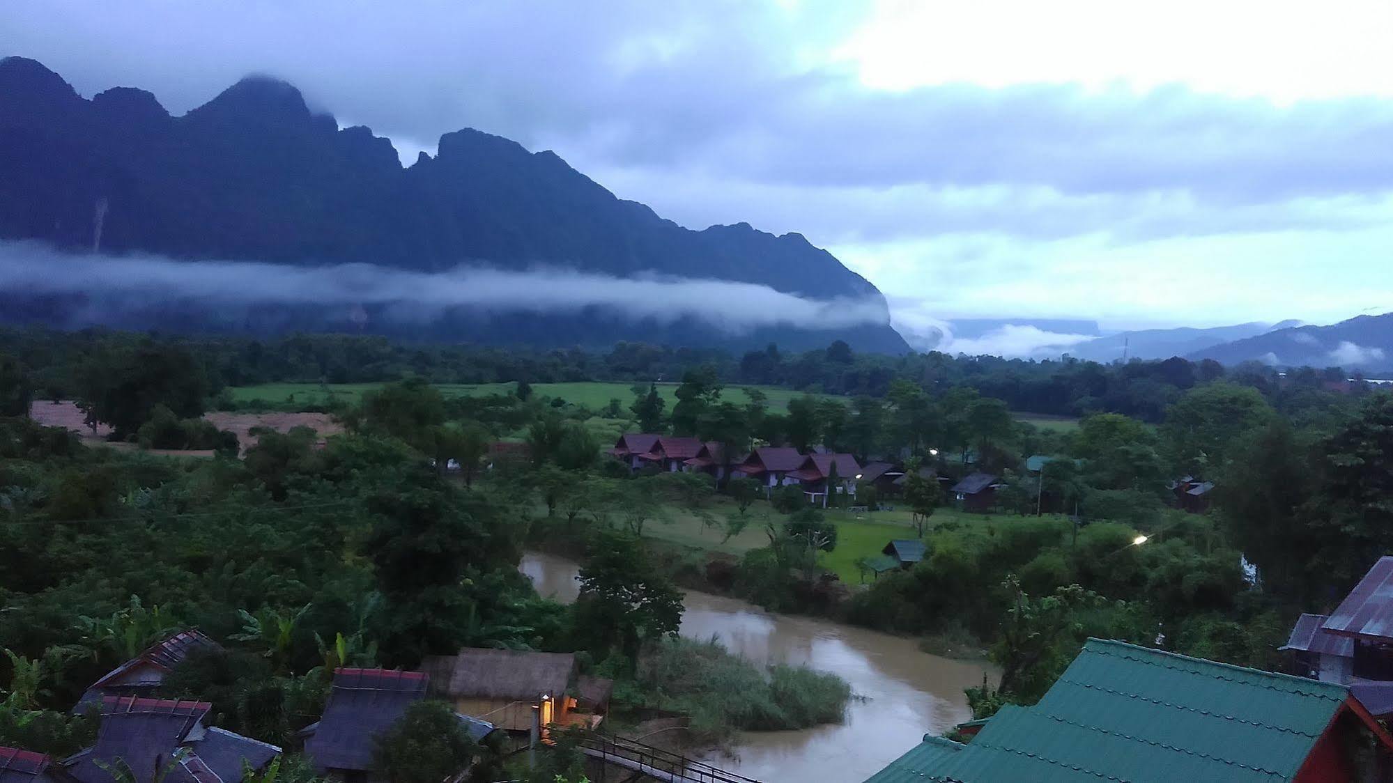 เมาน์เท็น วิว ริเวอร์ไซด์ บูทิก โฮเต็ล Hotel วังเวียง ภายนอก รูปภาพ
