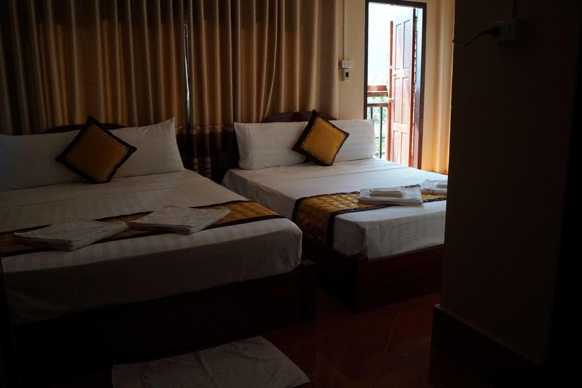 เมาน์เท็น วิว ริเวอร์ไซด์ บูทิก โฮเต็ล Hotel วังเวียง ภายนอก รูปภาพ