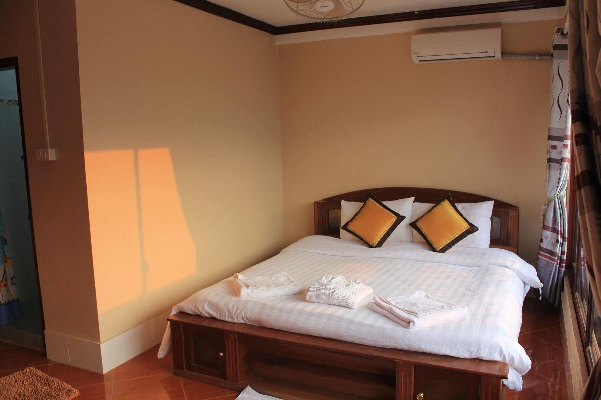 เมาน์เท็น วิว ริเวอร์ไซด์ บูทิก โฮเต็ล Hotel วังเวียง ภายนอก รูปภาพ