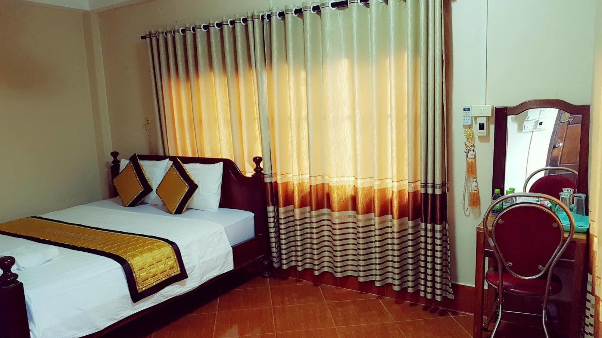 เมาน์เท็น วิว ริเวอร์ไซด์ บูทิก โฮเต็ล Hotel วังเวียง ภายนอก รูปภาพ
