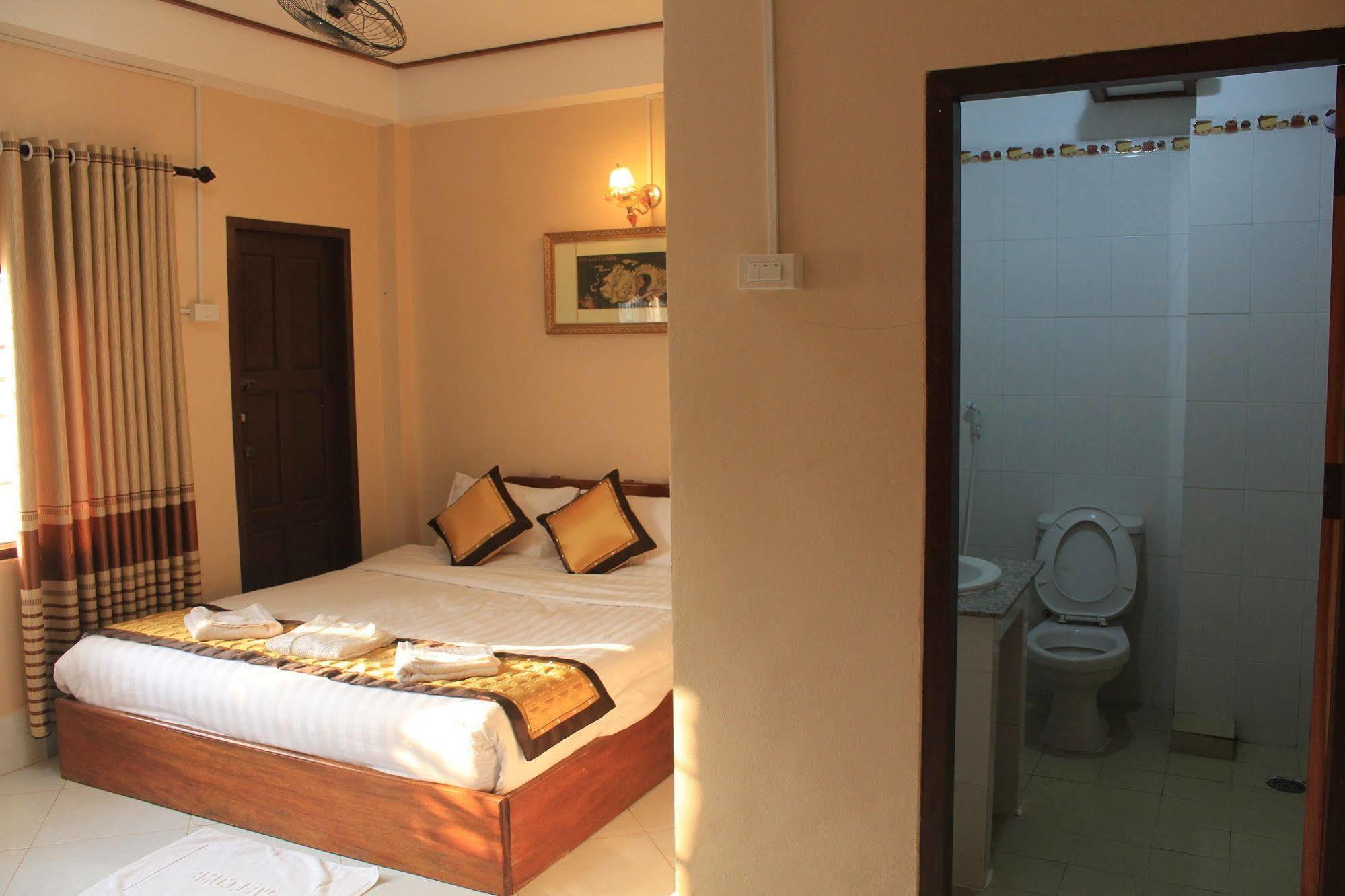 เมาน์เท็น วิว ริเวอร์ไซด์ บูทิก โฮเต็ล Hotel วังเวียง ภายนอก รูปภาพ