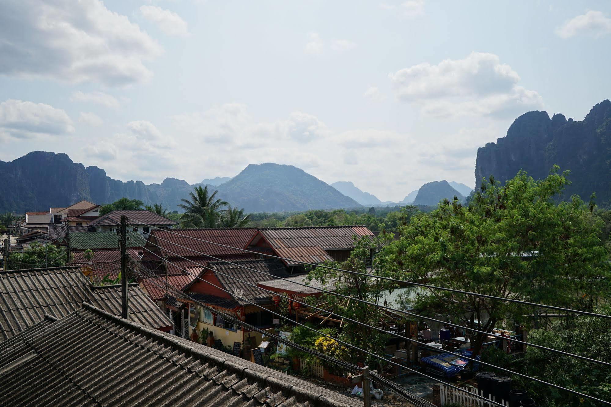 เมาน์เท็น วิว ริเวอร์ไซด์ บูทิก โฮเต็ล Hotel วังเวียง ภายนอก รูปภาพ